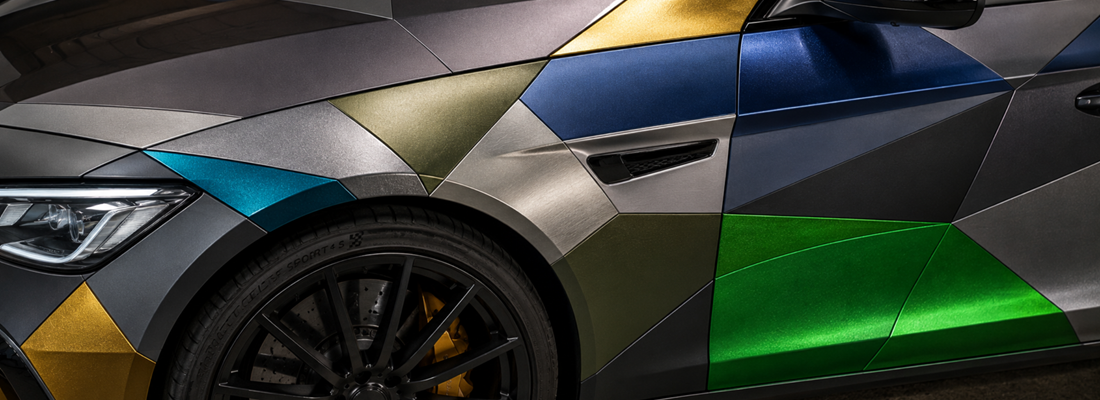 Fahrzeug mit Patchwork Wrapping Folie und Metallic Effekt in Köln